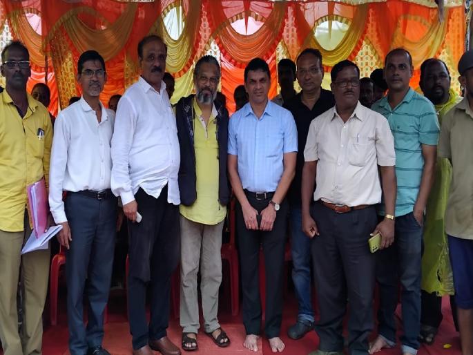 The contractor did not pay the provident fund, sanitation workers protest in Sawantwadi in heavy rain | Sindhudurg: ठेकेदाराने ६५ लाखांचा भविष्य निर्वाह निधीच भरला नाही, सावंतवाडीत भर पावसात सफाई कामगारांचे ठिय्या आंदोलन The contractor did not pay the provident fund, sanitation workers protest in Sawantwadi in heavy rain | Sindhudurg: ठेकेदाराने ६५ लाखांचा भविष्य निर्वाह निधीच भरला नाही, सावंतवाडीत भर पावसात सफाई कामगारांचे ठिय्या आंदोलन