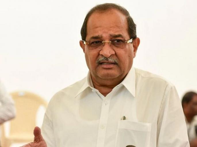 Before the entry of Minister Radhakrishna Vikhe Patil verbal clash between BJP Party workes | विखे पाटलांच्या एन्ट्रीपूर्वीच भाजप पदाधिकाऱ्यांमध्ये तू-तू, मैं-मैं... Before the entry of Minister Radhakrishna Vikhe Patil verbal clash between BJP Party workes | विखे पाटलांच्या एन्ट्रीपूर्वीच भाजप पदाधिकाऱ्यांमध्ये तू-तू, मैं-मैं...