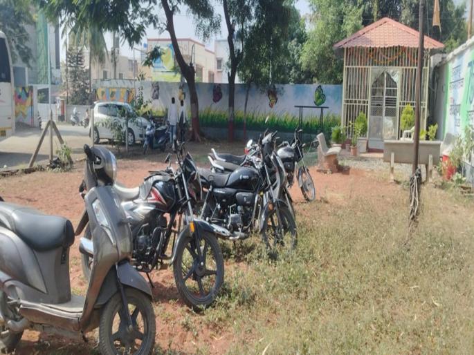 30 numberless vehicles seized in one day | एका दिवसात विना नंबरची ३० वाहने जप्त 30 numberless vehicles seized in one day | एका दिवसात विना नंबरची ३० वाहने जप्त