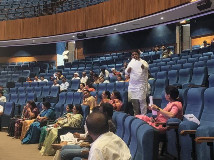 Lokmat Lok GB Special Commissioner of PCMC comes to town for a trip! Fury of former corporators | लोकमत 'लोक'जीबी विशेष: PCMC चे आयुक्त सहलीसाठी शहरात येतात! माजी नगरसेवकांचा रोष Lokmat Lok GB Special Commissioner of PCMC comes to town for a trip! Fury of former corporators | लोकमत 'लोक'जीबी विशेष: PCMC चे आयुक्त सहलीसाठी शहरात येतात! माजी नगरसेवकांचा रोष