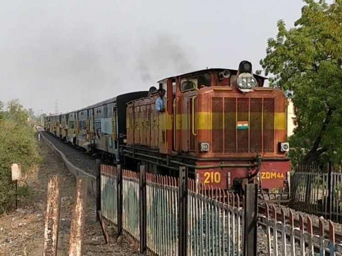 Due to lack of survey report, the work of doubling up to Kurduwadi-Latur road was delayed | सर्वेक्षण अहवालाअभावी कुर्डूवाडी - लातूर रोडपर्यंत दुहेरीकरणाचे काम रखडले Due to lack of survey report, the work of doubling up to Kurduwadi-Latur road was delayed | सर्वेक्षण अहवालाअभावी कुर्डूवाडी - लातूर रोडपर्यंत दुहेरीकरणाचे काम रखडले