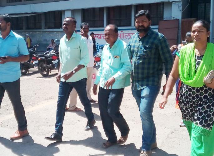 The acceptance of a 500 rupees bribe was given by the junior clerk of Solapur Municipal Corporation | ५०० रूपयाची लाच स्वीकारताना सोलापूर महानगरपालिकेतील कनिष्ठ लिपीक अटकेत