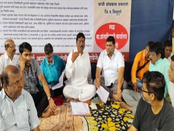 Mumbai-Goa highway works stalled, Nagesh Moryen on hunger strike in Kankavli | मुंबई-गोवा महामार्ग चौपदरीकरणांतर्गत कामे रखडली, कणकवलीत नागेश मोरयेंचे उपोषण Mumbai-Goa highway works stalled, Nagesh Moryen on hunger strike in Kankavli | मुंबई-गोवा महामार्ग चौपदरीकरणांतर्गत कामे रखडली, कणकवलीत नागेश मोरयेंचे उपोषण