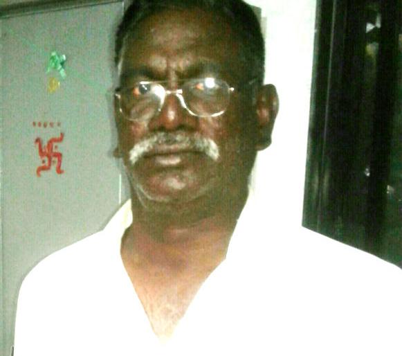 Police rushed to the police and fled the truck! | रिक्षाला धडकून पळ काढणाºया ट्रकने पोलिसाला उडविले ! Police rushed to the police and fled the truck! | रिक्षाला धडकून पळ काढणाºया ट्रकने पोलिसाला उडविले !