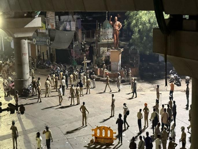 Nagpur Violence:Minor accused also involved in Nagpur riots; Female employees molested | नागपुरातील दंगलीत अल्पवयीन आरोपींचादेखील समावेश; महिला कर्मचाऱ्यांचा विनयभंग Nagpur Violence:Minor accused also involved in Nagpur riots; Female employees molested | नागपुरातील दंगलीत अल्पवयीन आरोपींचादेखील समावेश; महिला कर्मचाऱ्यांचा विनयभंग