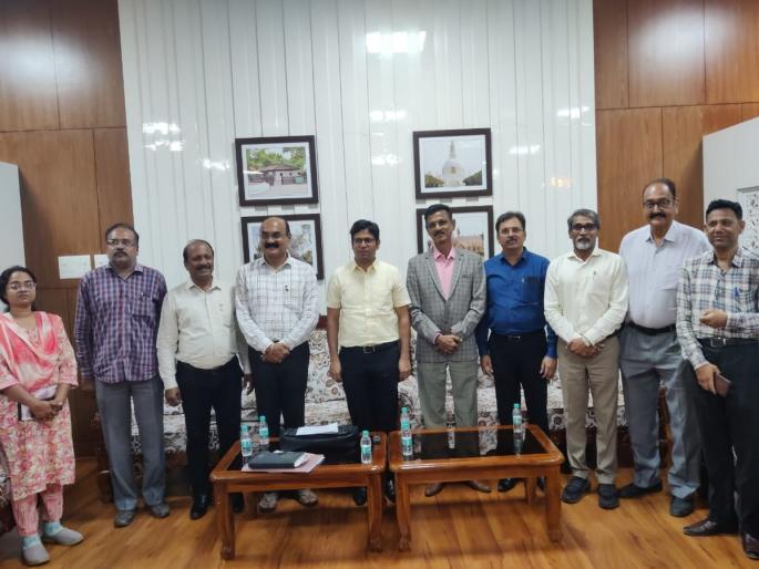 Nagpur: The strength of 'Reaching to Unreached' to strawberries of Wardhe, Rashtrasant Tukdoji Maharaj Nagpur University's campaign | वर्धेच्या स्ट्रॉबेरीला 'रिचिंग टू अनरीच्ड'चे बळ, राष्ट्रसंत तुकडोजी महाराज नागपूर विद्यापीठाचे अभियान Nagpur: The strength of 'Reaching to Unreached' to strawberries of Wardhe, Rashtrasant Tukdoji Maharaj Nagpur University's campaign | वर्धेच्या स्ट्रॉबेरीला 'रिचिंग टू अनरीच्ड'चे बळ, राष्ट्रसंत तुकडोजी महाराज नागपूर विद्यापीठाचे अभियान