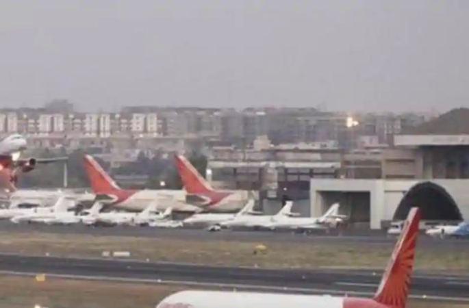 Consequences of AAI rules in Nagpur: Problems with high-rise building for planes | नागपुरात एएआयच्या नियमांकडे कानाडोळा : उंच इमारती विमानांसाठी अडचण Consequences of AAI rules in Nagpur: Problems with high-rise building for planes | नागपुरात एएआयच्या नियमांकडे कानाडोळा : उंच इमारती विमानांसाठी अडचण