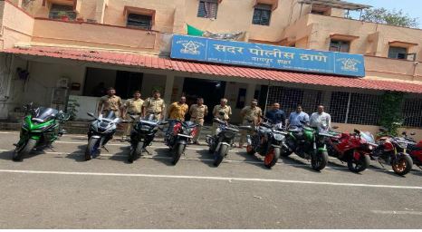 Police crack down on group of rioting bikers | गोंधळ घालणाऱ्या बायकर्सच्या ग्रुपला पोलिसांचा दणका Police crack down on group of rioting bikers | गोंधळ घालणाऱ्या बायकर्सच्या ग्रुपला पोलिसांचा दणका