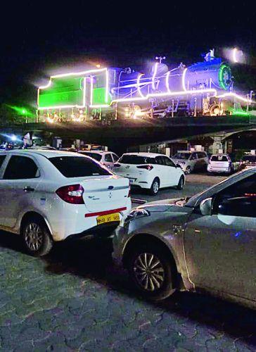 The sound of a Buland engine in Nagpur : Attractive lighting | नागपुरातील बुलंद इंजिनचा येतोय आवाज : आकर्षक रोषणाई The sound of a Buland engine in Nagpur : Attractive lighting | नागपुरातील बुलंद इंजिनचा येतोय आवाज : आकर्षक रोषणाई