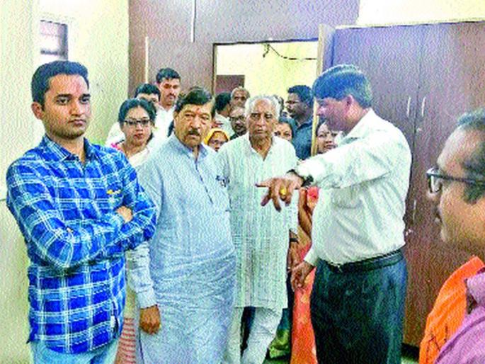 Inauguration of hostel and treatment center at Nagpur Chawli | नागपूर चाळीत प्रसूतिगृह व उपचार केंद्राचे उद्घाटन Inauguration of hostel and treatment center at Nagpur Chawli | नागपूर चाळीत प्रसूतिगृह व उपचार केंद्राचे उद्घाटन