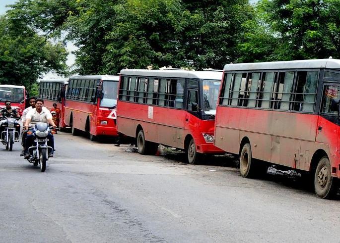 Scrap bus for Rs 2 crore, while outstanding of Rs 20 crore | भंगार बस २ कोटीत, तर थकबाकी २० कोटींची 