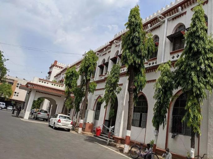 Nagpur Collectorate first in the state, Collector Itankar awarded by Chief Minister Fadnavis | नागपूरचे जिल्हाधिकारी कार्यालय राज्यात प्रथम, मुख्यमंत्री फडणवीस यांच्या हस्ते जिल्हाधिकारी इटनकर पुरस्कृत Nagpur Collectorate first in the state, Collector Itankar awarded by Chief Minister Fadnavis | नागपूरचे जिल्हाधिकारी कार्यालय राज्यात प्रथम, मुख्यमंत्री फडणवीस यांच्या हस्ते जिल्हाधिकारी इटनकर पुरस्कृत