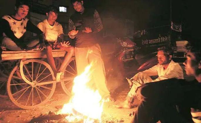 In Nagpur, the mercury dropped, the cold increased | नागपुरात पारा घसरला, थंडी वाढली In Nagpur, the mercury dropped, the cold increased | नागपुरात पारा घसरला, थंडी वाढली