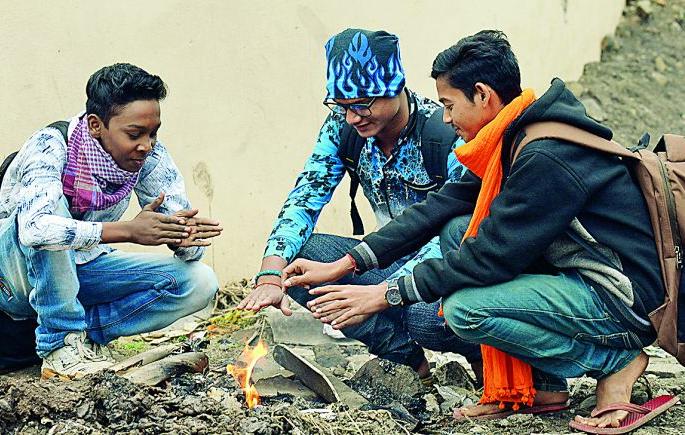 Subcapital become chilled : mercury slumped to 6.3 per cent | उपराजधानी गारठली : पारा ६.३ अंशांवर घसरला Subcapital become chilled : mercury slumped to 6.3 per cent | उपराजधानी गारठली : पारा ६.३ अंशांवर घसरला