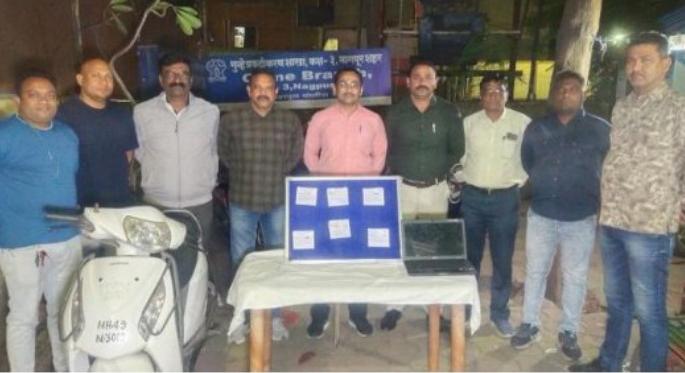 burglary done on stolen bike two thieves arrested in nagpur | चोरीच्या दुचाकीवरून केली घरफोडी, दोन चोरट्यांना अटक burglary done on stolen bike two thieves arrested in nagpur | चोरीच्या दुचाकीवरून केली घरफोडी, दोन चोरट्यांना अटक