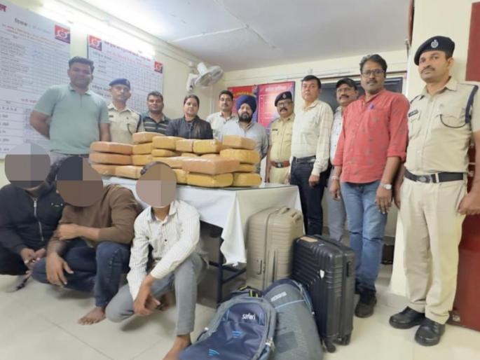 Ganja was coming to Maharashtra through Sainagar Shirdi Express; Ganja smugglers from Odisha, Uttar Pradesh arrested | साईनगर शिर्डी एक्सप्रेसमधून महाराष्ट्रात येत होता गांजा; ओडिशा, उत्तर प्रदेशातील गांजा तस्करांना अटक Ganja was coming to Maharashtra through Sainagar Shirdi Express; Ganja smugglers from Odisha, Uttar Pradesh arrested | साईनगर शिर्डी एक्सप्रेसमधून महाराष्ट्रात येत होता गांजा; ओडिशा, उत्तर प्रदेशातील गांजा तस्करांना अटक