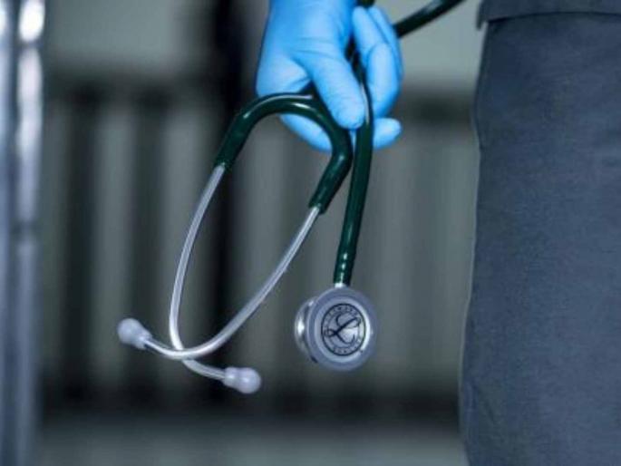 Young doctor attacked by goons on the streets of Nagpur | नागपुरात तरुण डॉक्टरवर भर रस्त्यावर गुंडांचा हल्ला; पोलिसांच्या हलगर्जीमुळे गुंडांच्या हिंमतीत वाढ Young doctor attacked by goons on the streets of Nagpur | नागपुरात तरुण डॉक्टरवर भर रस्त्यावर गुंडांचा हल्ला; पोलिसांच्या हलगर्जीमुळे गुंडांच्या हिंमतीत वाढ