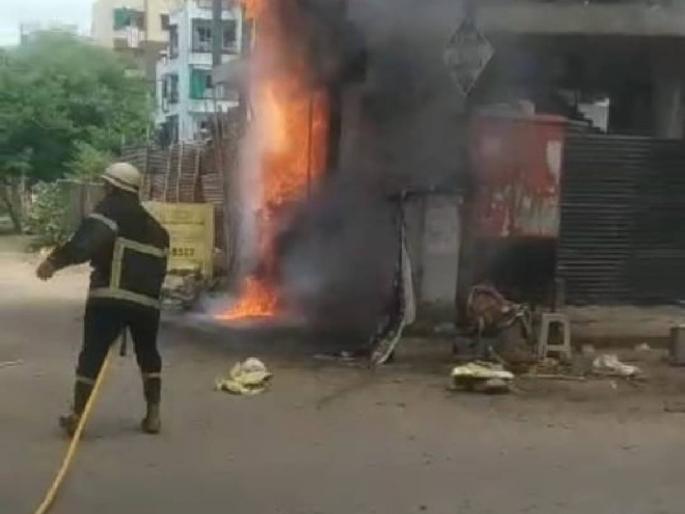 Fire at Electricity DP in Chandikanagar, incident in Nagpur district | चंडिकानगरातील विद्युत डीपीला आग, नागपूर जिल्ह्यातील घटना Fire at Electricity DP in Chandikanagar, incident in Nagpur district | चंडिकानगरातील विद्युत डीपीला आग, नागपूर जिल्ह्यातील घटना