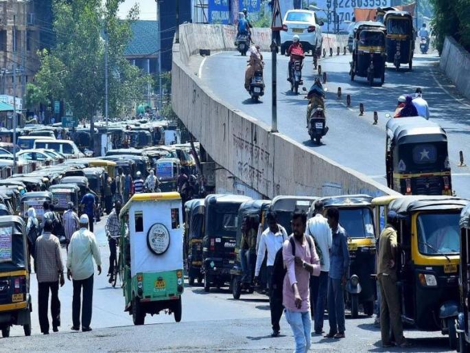 Difficulty in breaking the flyover in front of Nagpur railway station even after 45 months | नागपूर रेल्वेस्थानकासमोरील टेकडी फ्लायओव्हर ४५ महिन्यांनंतरही तोडण्यात अडचण Difficulty in breaking the flyover in front of Nagpur railway station even after 45 months | नागपूर रेल्वेस्थानकासमोरील टेकडी फ्लायओव्हर ४५ महिन्यांनंतरही तोडण्यात अडचण