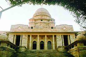 The High Court forbids filing an allegation in the fraud case | फसवणूक प्रकरणात दोषारोपपत्र दाखल करण्यास उच्च न्यायालयाची मनाई The High Court forbids filing an allegation in the fraud case | फसवणूक प्रकरणात दोषारोपपत्र दाखल करण्यास उच्च न्यायालयाची मनाई