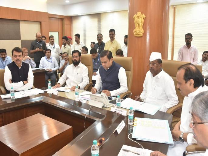 The reason for the Nagpur convention being 'lukewarm' is that... | नागपूर अधिवेशन ‘कोमट’ होण्यास कारण की... भाजपच्या बैठकीला गडकरी, पंकजांचे जाणे सहज घडलेले नाही