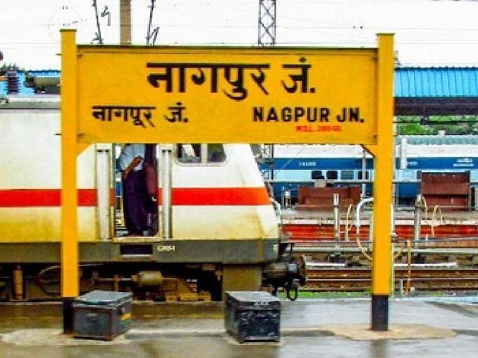 Accident to Dnyaneswari Express... two coaches wrecked, one coach caught fire, | ज्ञानेश्वरी एक्स्प्रेसला अपघात... दोन डब्यांची मोडतोड, एका डब्याला आग,रेल्वे अपघाताची अजनी यार्डात मॉकड्रिल Accident to Dnyaneswari Express... two coaches wrecked, one coach caught fire, | ज्ञानेश्वरी एक्स्प्रेसला अपघात... दोन डब्यांची मोडतोड, एका डब्याला आग,रेल्वे अपघाताची अजनी यार्डात मॉकड्रिल