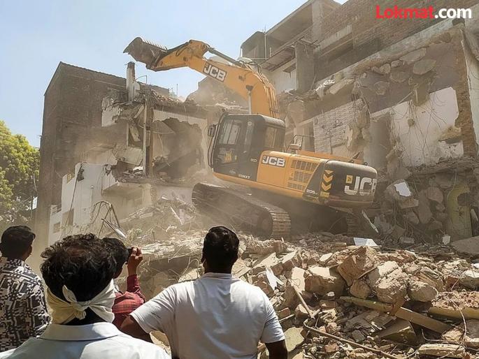 Nagpur violence No information about Supreme Court bulldozer action rules says Municipal Commissioner | "कोर्टाच्या आदेशाची माहिती नव्हती"; नागपूर दंगलीच्या आरोपीचे घर पाडल्यानंतर पालिकेने मागितली माफी Nagpur violence No information about Supreme Court bulldozer action rules says Municipal Commissioner | "कोर्टाच्या आदेशाची माहिती नव्हती"; नागपूर दंगलीच्या आरोपीचे घर पाडल्यानंतर पालिकेने मागितली माफी