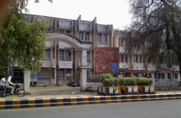 Multispecialty Hospital at Nagpur Nagrik Sahakari place? High court order | नागपूर नागरिकच्या जागेवर मल्टिस्पेशालिटी रुग्णालय? हायकोर्टाचा आदेश Multispecialty Hospital at Nagpur Nagrik Sahakari place? High court order | नागपूर नागरिकच्या जागेवर मल्टिस्पेशालिटी रुग्णालय? हायकोर्टाचा आदेश