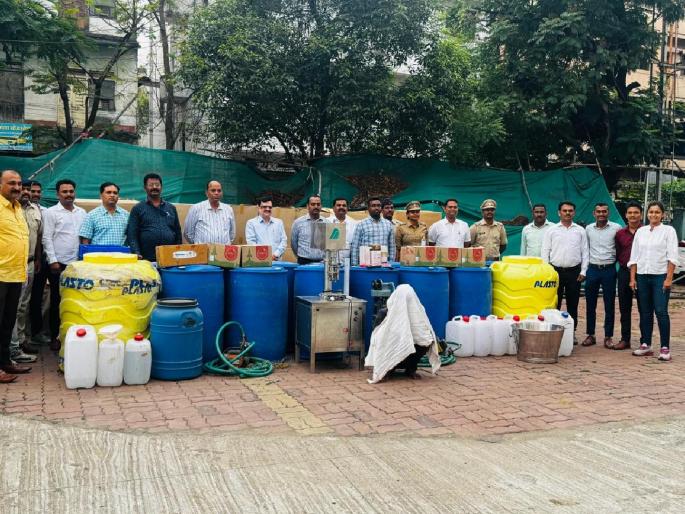 Raid on fake liquor factory in Kamathi taluka 21 lakh worth of material seized | कामठी तालुक्यातील बनावट दारू कारखान्यावर धाड; २१ लाखांचा मुद्देमाल जप्त, सूत्रधारासह अनेक फरार Raid on fake liquor factory in Kamathi taluka 21 lakh worth of material seized | कामठी तालुक्यातील बनावट दारू कारखान्यावर धाड; २१ लाखांचा मुद्देमाल जप्त, सूत्रधारासह अनेक फरार