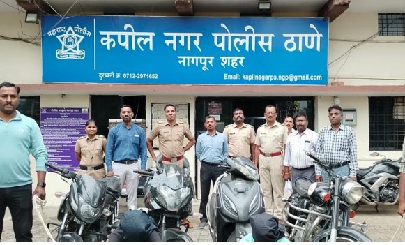 Caught because of lack of number plate the accused went to the inn as a thief | नंबरप्लेट नसल्यामुळे पकडले अन आरोपी सराईत वाहनचोर निघाले Caught because of lack of number plate the accused went to the inn as a thief | नंबरप्लेट नसल्यामुळे पकडले अन आरोपी सराईत वाहनचोर निघाले