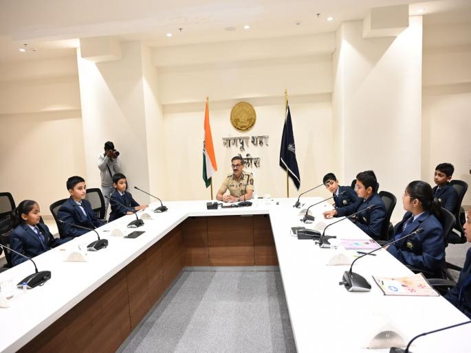 Sir what to do if children are kidnapped The students learned about the functioning of the police department from the police commissioner | सर...लहान मुले किडनॅप झाली तर काय करावे...? विद्यार्थ्यांनी पोलीस आयुक्तांकडून जाणून घेतली पोलीस विभागाची कार्यप्रणाली Sir what to do if children are kidnapped The students learned about the functioning of the police department from the police commissioner | सर...लहान मुले किडनॅप झाली तर काय करावे...? विद्यार्थ्यांनी पोलीस आयुक्तांकडून जाणून घेतली पोलीस विभागाची कार्यप्रणाली