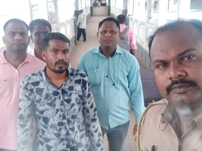 accused absconding after killing from akola district arrested in shalimar express | अकोला जिल्ह्यातून हत्या करून फरार झालेल्या आरोपींना शालीमार एक्सप्रेसमध्ये सिनेस्टाईल अटक accused absconding after killing from akola district arrested in shalimar express | अकोला जिल्ह्यातून हत्या करून फरार झालेल्या आरोपींना शालीमार एक्सप्रेसमध्ये सिनेस्टाईल अटक