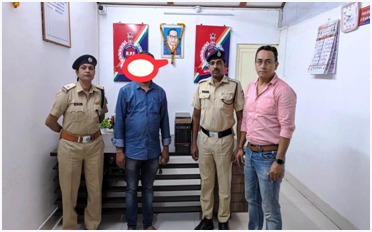 Crackdown on black marketers of railway e-tickets | रेल्वेच्या ई-तिकिटांची काळाबाजारी करणाऱ्यांना दणका Crackdown on black marketers of railway e-tickets | रेल्वेच्या ई-तिकिटांची काळाबाजारी करणाऱ्यांना दणका