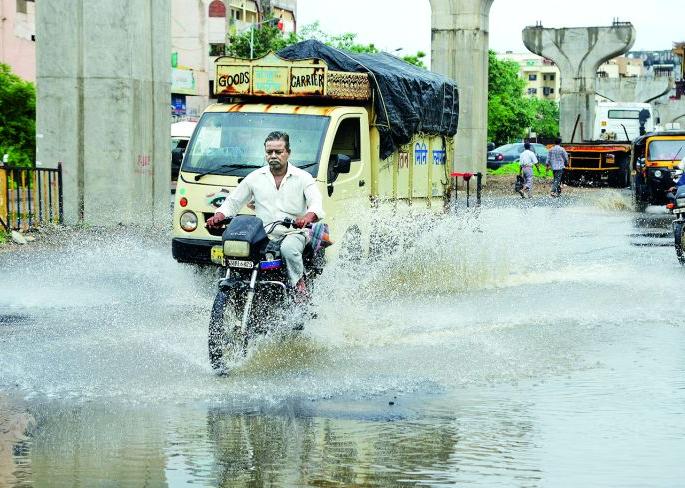 Rainfall in Nagpur has become 'backlog' away | नागपुरात पावसाचा ‘बॅकलॉग’ झाला दूर Rainfall in Nagpur has become 'backlog' away | नागपुरात पावसाचा ‘बॅकलॉग’ झाला दूर