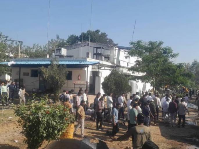 agralekh Bring the corrupt 'Peso' to justice! The government cannot be swayed by financial aid. | भ्रष्ट 'पेसो'ला वठणीवर आणा! आर्थिक मदत देऊन सरकारला अंग झटकता येणार नाही agralekh Bring the corrupt 'Peso' to justice! The government cannot be swayed by financial aid. | भ्रष्ट 'पेसो'ला वठणीवर आणा! आर्थिक मदत देऊन सरकारला अंग झटकता येणार नाही