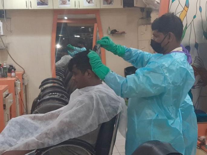 Beard at Rs 50 and cutting at Rs 100 in Nagpur! | नागपुरात दाढी ५० रुपये तर कटिंग १०० रुपये ! Beard at Rs 50 and cutting at Rs 100 in Nagpur! | नागपुरात दाढी ५० रुपये तर कटिंग १०० रुपये !