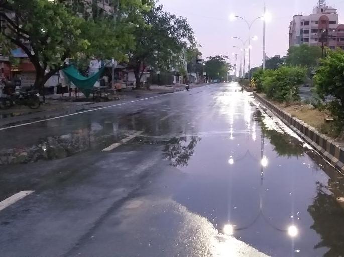 Rain with sudden thunderstorms in Nagpur | नागपुरात अचानक वादळासह पाऊस Rain with sudden thunderstorms in Nagpur | नागपुरात अचानक वादळासह पाऊस