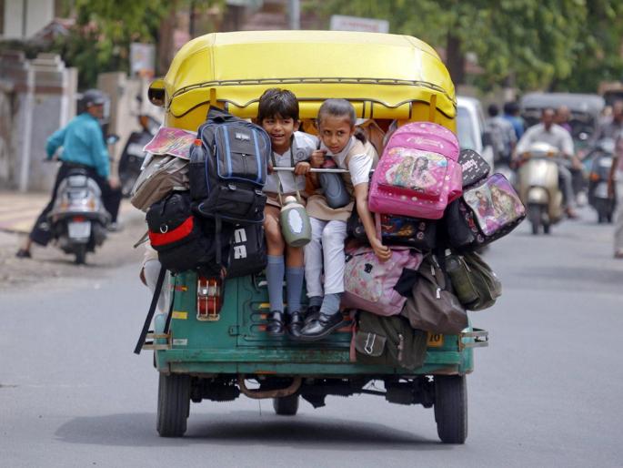 Action against 671 school vehicle drivers in Nagpur | नागपुरात ६७१ स्कूल वाहन चालकांविरुद्ध कारवाई Action against 671 school vehicle drivers in Nagpur | नागपुरात ६७१ स्कूल वाहन चालकांविरुद्ध कारवाई