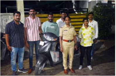 Nagpur Smuggling of MD worth seven lakhs on a two wheeler three accused arrested | नागपूर : दुचाकीवरून सात लाखांच्या एमडीची स्मगलिंग, तीन आरोपींना अटक Nagpur Smuggling of MD worth seven lakhs on a two wheeler three accused arrested | नागपूर : दुचाकीवरून सात लाखांच्या एमडीची स्मगलिंग, तीन आरोपींना अटक