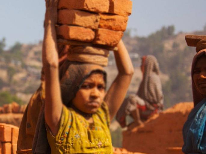 Child labor trafficking racket active, emotional blackmail is done to children and parents | बालमजुरांच्या तस्करीचे रॅकेट सक्रिय, मुलांना, पालकांना केले जाते ईमोशनल ब्लॅकमेल