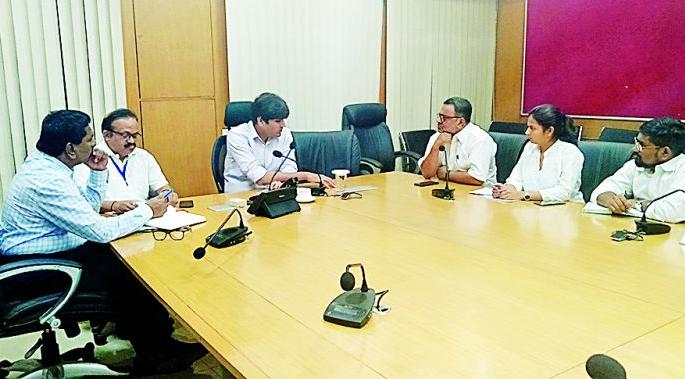 Skipping tree set back in Nagpur; New rules | नागपुरात वृक्ष छाटणीला आळा; नवीन नियमावली Skipping tree set back in Nagpur; New rules | नागपुरात वृक्ष छाटणीला आळा; नवीन नियमावली