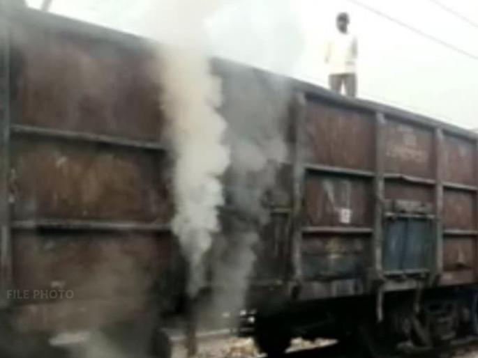 a bigger tragedy would have happened than in Delhi as Passengers opinion on Nagpur railway station cotton Wagon fire case | तर दिल्लीपेक्षाही मोठी दुर्घटना घडली असती; नागपूर रेल्वे स्थानक आग प्रकरणावर प्रवाशांचे मत a bigger tragedy would have happened than in Delhi as Passengers opinion on Nagpur railway station cotton Wagon fire case | तर दिल्लीपेक्षाही मोठी दुर्घटना घडली असती; नागपूर रेल्वे स्थानक आग प्रकरणावर प्रवाशांचे मत