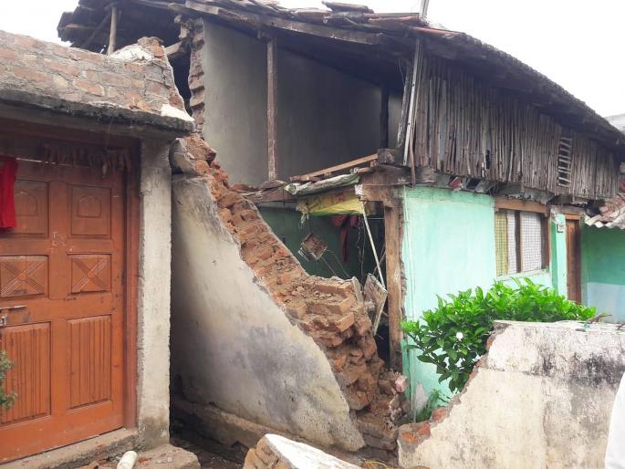 two died one critically injured after wall collapsed in nagpur | नागपुरात घराची भिंत कोसळून दोघांचा मृत्यू; महिला गंभीर जखमी two died one critically injured after wall collapsed in nagpur | नागपुरात घराची भिंत कोसळून दोघांचा मृत्यू; महिला गंभीर जखमी