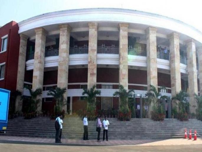 the chief minister and the ministers are also under the purview of lokayukta | अखेर मुख्यमंत्री, मंत्रीदेखील लोकायुक्तांच्या कक्षेत the chief minister and the ministers are also under the purview of lokayukta | अखेर मुख्यमंत्री, मंत्रीदेखील लोकायुक्तांच्या कक्षेत