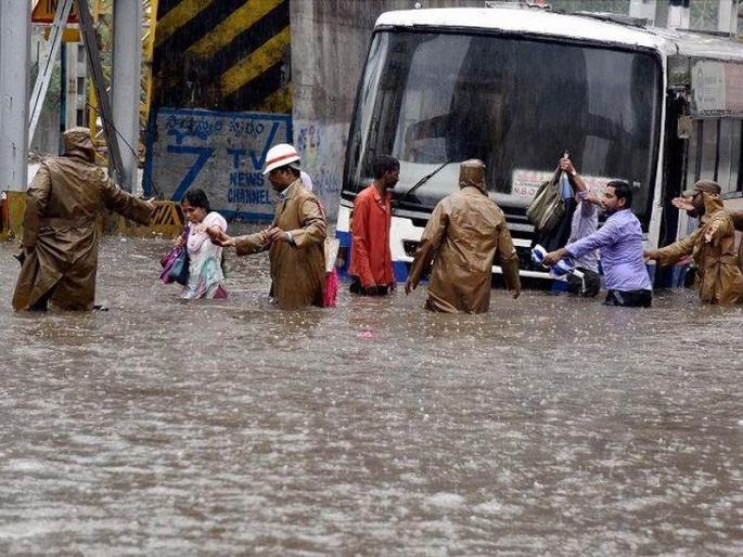 Heavy rain hits Nagpur water logging inside Vidhan Sabha live updates | Nagpur Rain Updates : शहरात पाणीच पाणी; शाळांना सुट्टी जाहीर