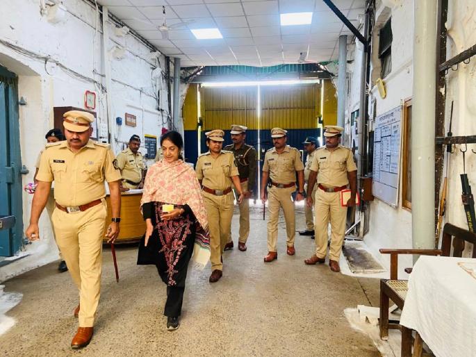 Investigation of the status of women prisoners by the National Commission for Women; Visit, inspection in Central Jail | राष्ट्रीय महिला आयोगाकडून महिला कैद्यांच्या स्थितीची तपासणी; मध्यवर्ती कारागृहात भेट, पाहणी Investigation of the status of women prisoners by the National Commission for Women; Visit, inspection in Central Jail | राष्ट्रीय महिला आयोगाकडून महिला कैद्यांच्या स्थितीची तपासणी; मध्यवर्ती कारागृहात भेट, पाहणी