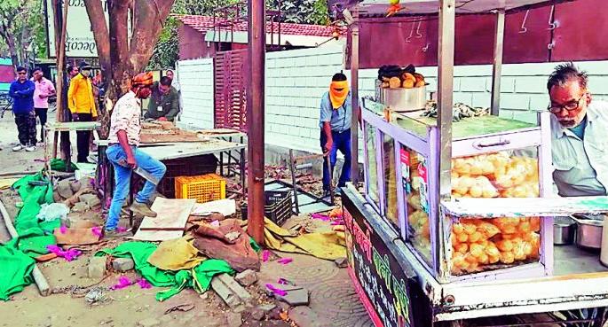 500 encroachments removed in Nagpur, 11 truckloads of materials seized, 32,000 fines recovered | नागपुरात ५०० अतिक्रमणे हटविली, ११ ट्रक साहित्य जप्त, ३२ हजार दंड वसूल 500 encroachments removed in Nagpur, 11 truckloads of materials seized, 32,000 fines recovered | नागपुरात ५०० अतिक्रमणे हटविली, ११ ट्रक साहित्य जप्त, ३२ हजार दंड वसूल