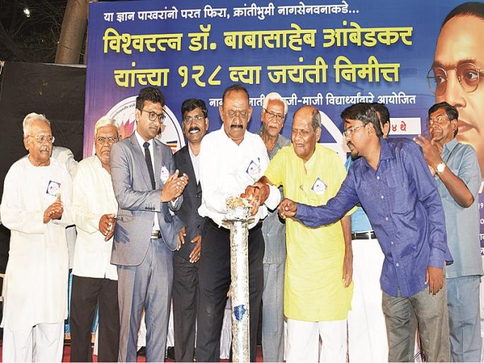 The youth should focus on economics more than politics | तरुणांनी राजकारणापेक्षा अर्थकारणावर भर द्यावा The youth should focus on economics more than politics | तरुणांनी राजकारणापेक्षा अर्थकारणावर भर द्यावा