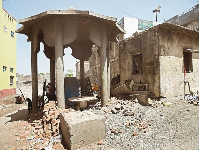 Water shortage in Aurangabad's Kuradpura, Rehmania, Altamas area | औरंगाबादमधील किराडपुरा, रहेमानिया, अल्तमश भागामध्ये पाणीटंचाई Water shortage in Aurangabad's Kuradpura, Rehmania, Altamas area | औरंगाबादमधील किराडपुरा, रहेमानिया, अल्तमश भागामध्ये पाणीटंचाई