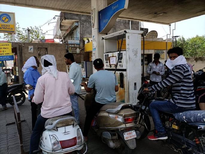 four and a half hours of consolation to Achalpur-Paratwada residents on the third day of curfew | अचलपूरसह परतवाडावासीयांना दिलासा, संचारबंदीतून साडेचार तासांची मिळाली सूट four and a half hours of consolation to Achalpur-Paratwada residents on the third day of curfew | अचलपूरसह परतवाडावासीयांना दिलासा, संचारबंदीतून साडेचार तासांची मिळाली सूट